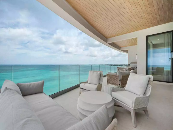 Luxury Beachfront Retreat in Nassau - Exclusive Vacation Rental